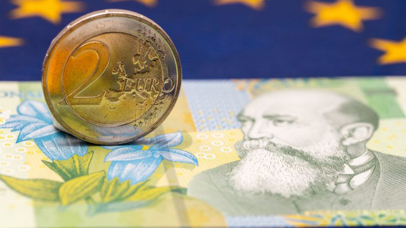 В Румынии допустили переход на евро в 2032 году.