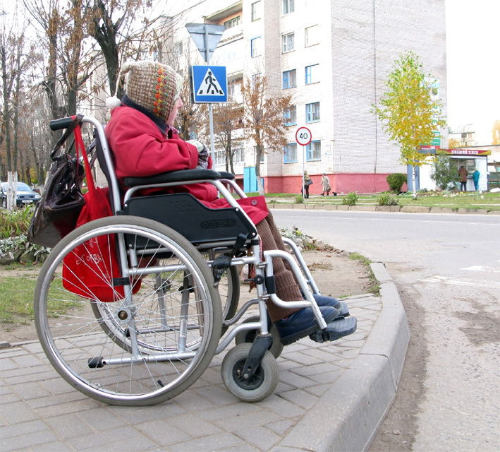 Лица с ограниченными возможностями обращаются к органам власти выполнить свои обязанности.