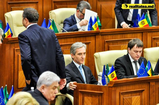Totodată, Leancă a menţionat că nu se concenterază pe ideea de a atrage oameni din PLDM sau din alte partide, ci să atragă oameni de calitate, din toate zonele de activitate, profesioniști, cu care să poată alcătui o echipă consistentă.