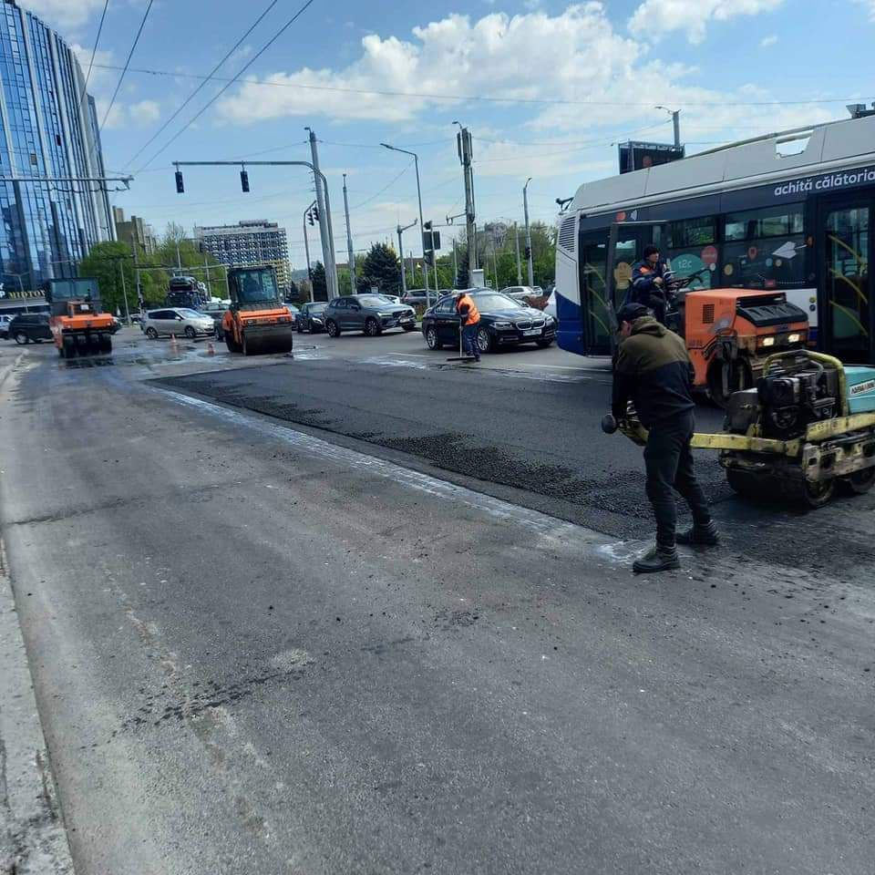 Движение по виадуку частично приостановлено.