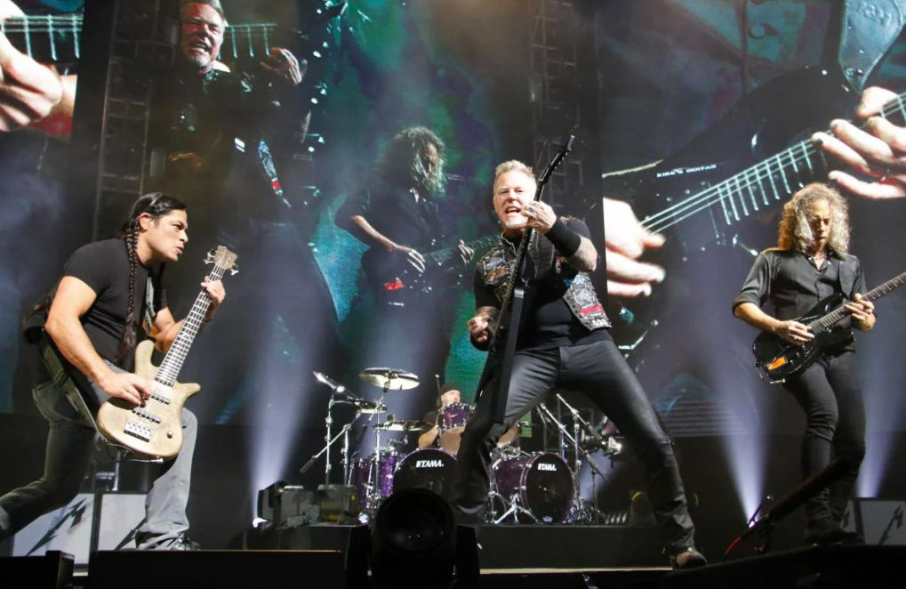 Женщина родила на концерте Metallica: малыш появился на свет под Enter Sandman.