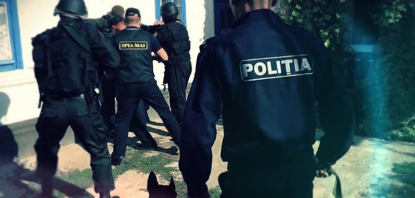 Cine sunt cei doi polițiști reținuți pentru trafic de droguri. Foto: mai.gov.md