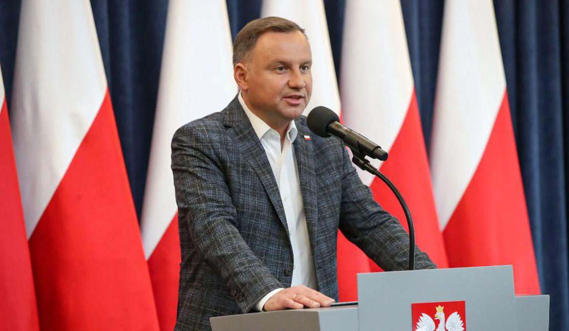Дуда не верит, что Беларусь официально вступит в войну.