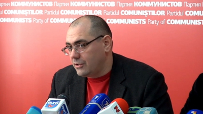 В то же время информационный портал "Омега" пишет, что встреча Путина с Додоном на руку Москве.