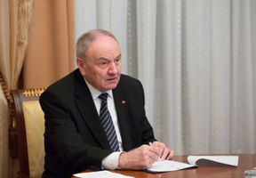 Манифестанты предупредили, что они вернутся к резиденции с протестом, чтобы встретиться с президентом.