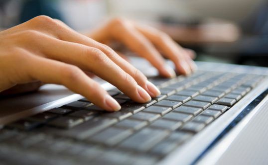 Infografic. Ce se întâmplă în fiecare minut pe internet. Foto simbol: umbriadomani.it