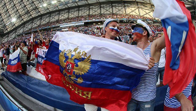 Фанатские битвы можно превратить в спорт. Ввести правила, проводить соревнования команд.