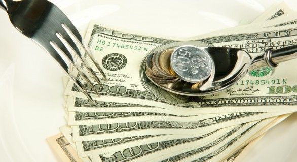 Preparate „haute cuisine”, gătite cu aur comestibil, sau băuturi vândute în sticle create din cel mai preţios metal din lume – sunt semnături ale restaurantelor de lux.