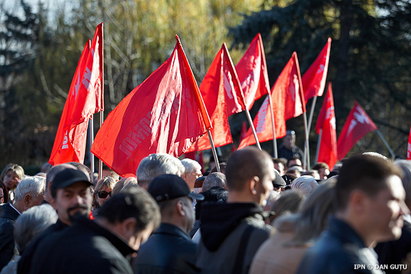 Инициатива коммунистов об отставке президента Николае Тимофти негативно оценивается экспертами, которые считают, что она не имеет логического и юридического обоснования.