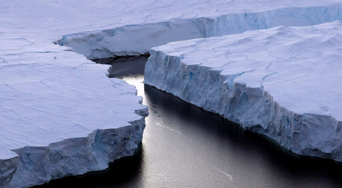 Un ghețar cât Nordul R. Moldova s-a rupt de Antarctica