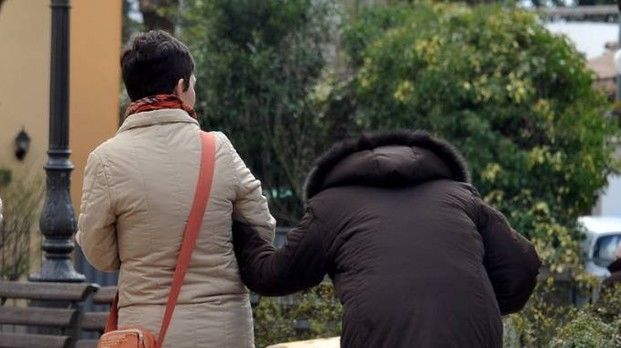 43-летний мужчина говорит, что он нанял женщину по рекомендации знакомых, полагая, что оставляет свою мать в хороших руках. Фото: ilgiorno.it.