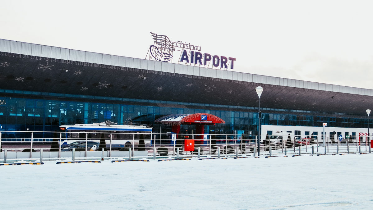 Снегопад внес коррективы в работу аэропорта Кишинева.