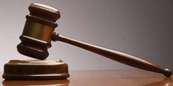 Judecătorul Ian Pearson l-a condamnat la 46 de săptămâni de închisoare cu suspendare