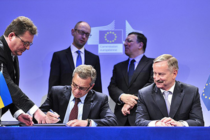 Подписание соглашения Украины и Евросоюза 13 мая.   Фото: Georges Gobet / AFP