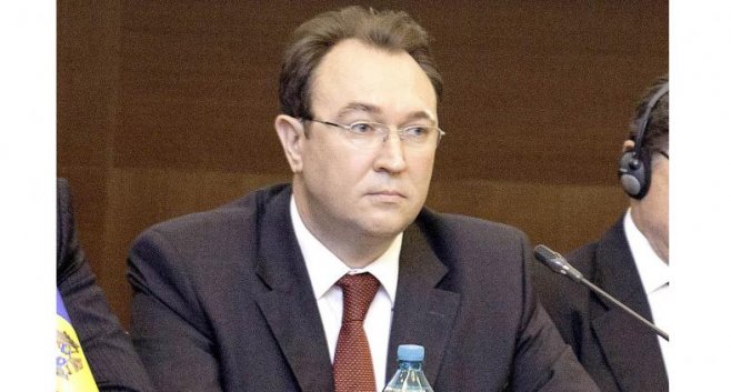 Elaborarea unui comentariu al Legii fundamentale reprezintă un moment memorabil pentru comunitatea juridică şi politică