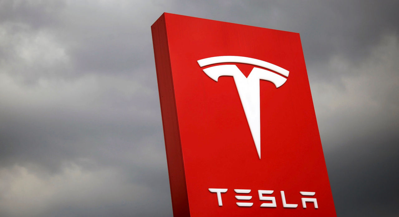 Tesla a decis să oprească lucrul la supercomputerul Dojo.