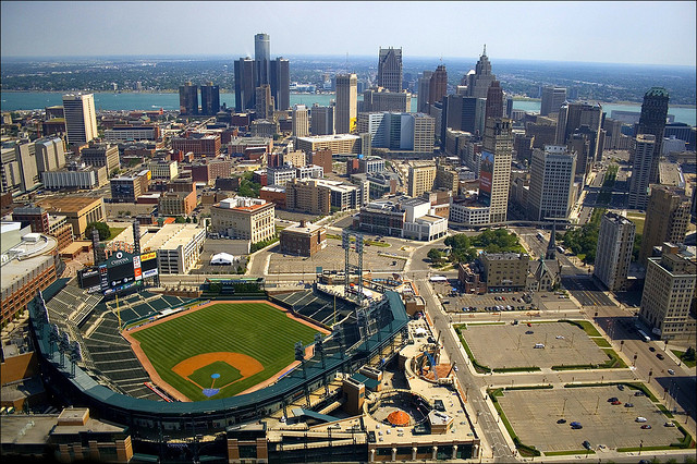 Detroit este imaginea delinului din industria producătoare din Statele Unite ale Americii iar autorităţile au luat măsuri mai puţin obişnuite, plătesc oamenii pentru a se muta în aceste locuri.