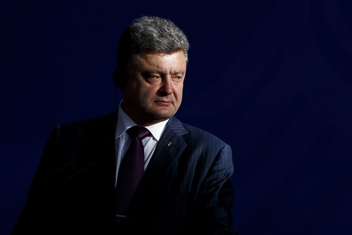Порошенко обратился к народу Украины в связи с началом реализации его мирного плана по Донбассу.