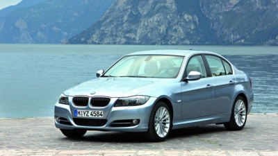 Unele surse susţin că primele concepte vor avea la bază modelele BMW X1 sau BMW Seria 3 în caroseria E90