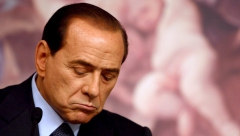 În favoarea deciziei au votat 15 deputaţi, unul s-a abţinut, iar opt susţinători ai lui Berlusconi au boicotat şedinţa.