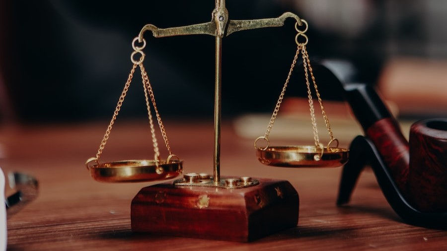 Сотрудник ASP предстанет перед судом за коррупцию при выдаче водительских прав.