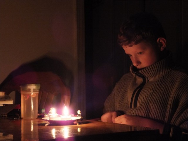 Ремонтные бригады работают над возобновлением электроснабжения. Фото: you-li.livejournal.com.