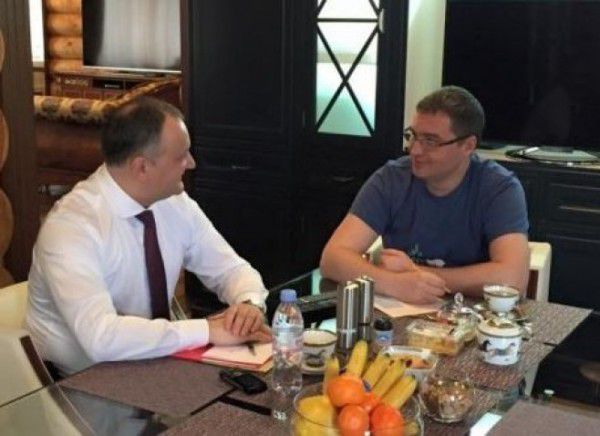 FUsatîi – un gangster mărunt și Dodon – un mic burghez. oto: timpul.md