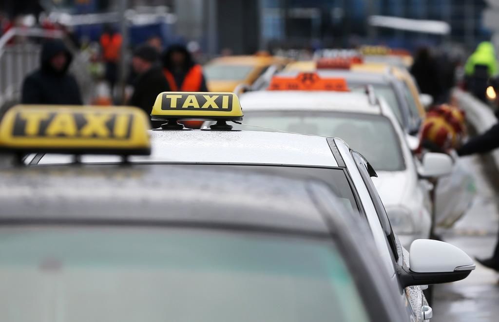 В Подмосковье таксист умер после 28-часовой смены и 9 банок энергетика.