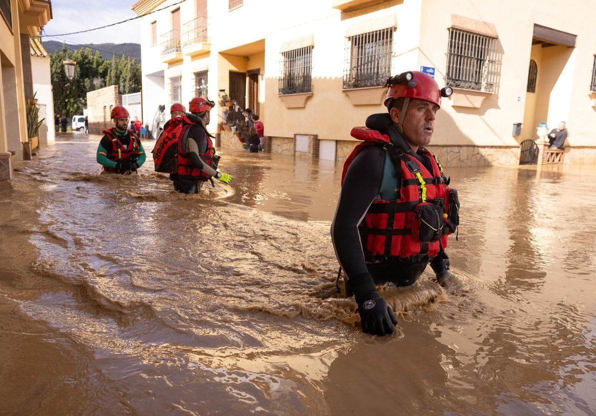 Inundațiile din sudul Spaniei au dus la evacuări și închiderea unor drumuri.