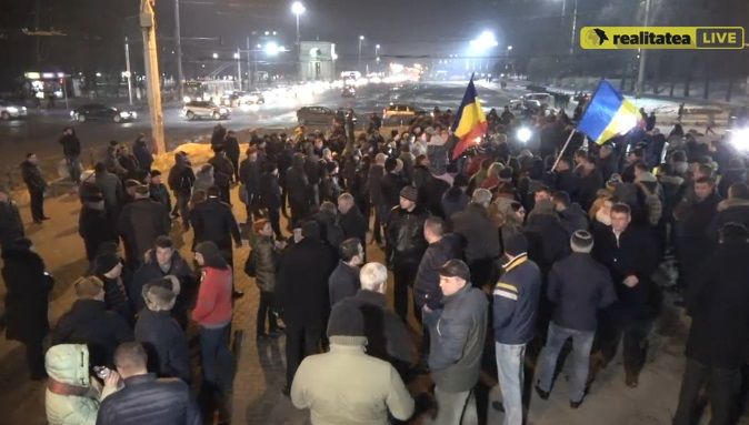В центре Кишинева проходит протест против коррупции и диктатуры.