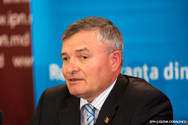 Депутат отметил, что те, кто монополизировал день 9 мая и назвал его „Днем победы” думают, что в этот же день нельзя отмечать и другой  праздник. 