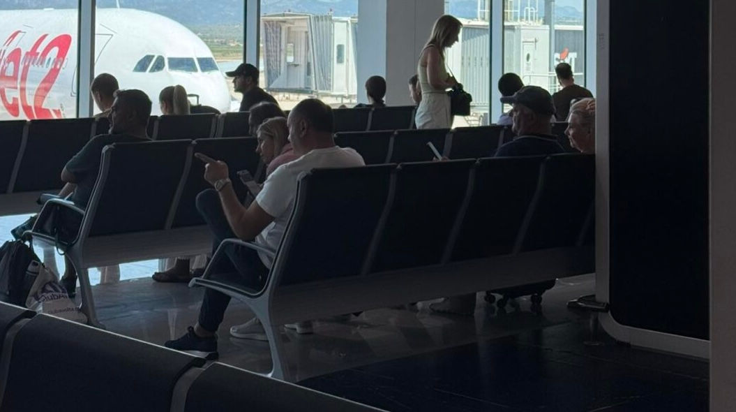 Igor Dodon, surprins pe Aeroportul din Palma de Mallorca.