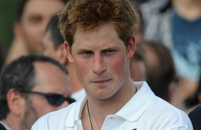 Prinţul Harry al Marii Britanii, nepotul Reginei Elisabeta a II-a, şi-a confirmat prezenţa la maratonul Londrei de duminică, în pofida atentatului terorist în aceeaşi probă atletică de la Boston.