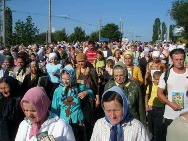 Specific sărbătorii este faptul că în această zi se sfinţesc fructele şi legumele.