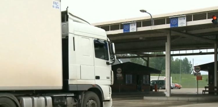 Транспортники жалуются на нехватку разрешений на грузоперевозки в Россию.
