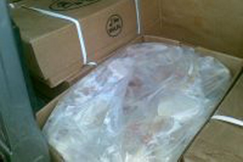 Было обнаружено более 2,1 тонны куриного и свиного мяса без каких-либо сопроводительных документов о происхождении товара.