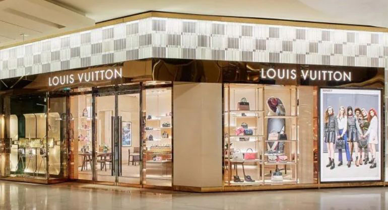 Дом моды Louis Vuitton продает набор носков за $1990.