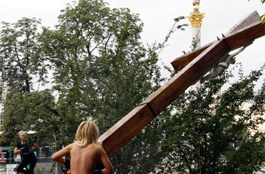 Украинские FEMEN положили начало новой "моде"