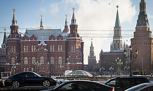 Полицейские остановили водителя, пытавшегося проехать на Манежную площадь. 