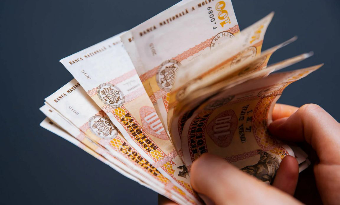 НБС: Среднемесячная валовая заработная плата выросла до 9767 леев.