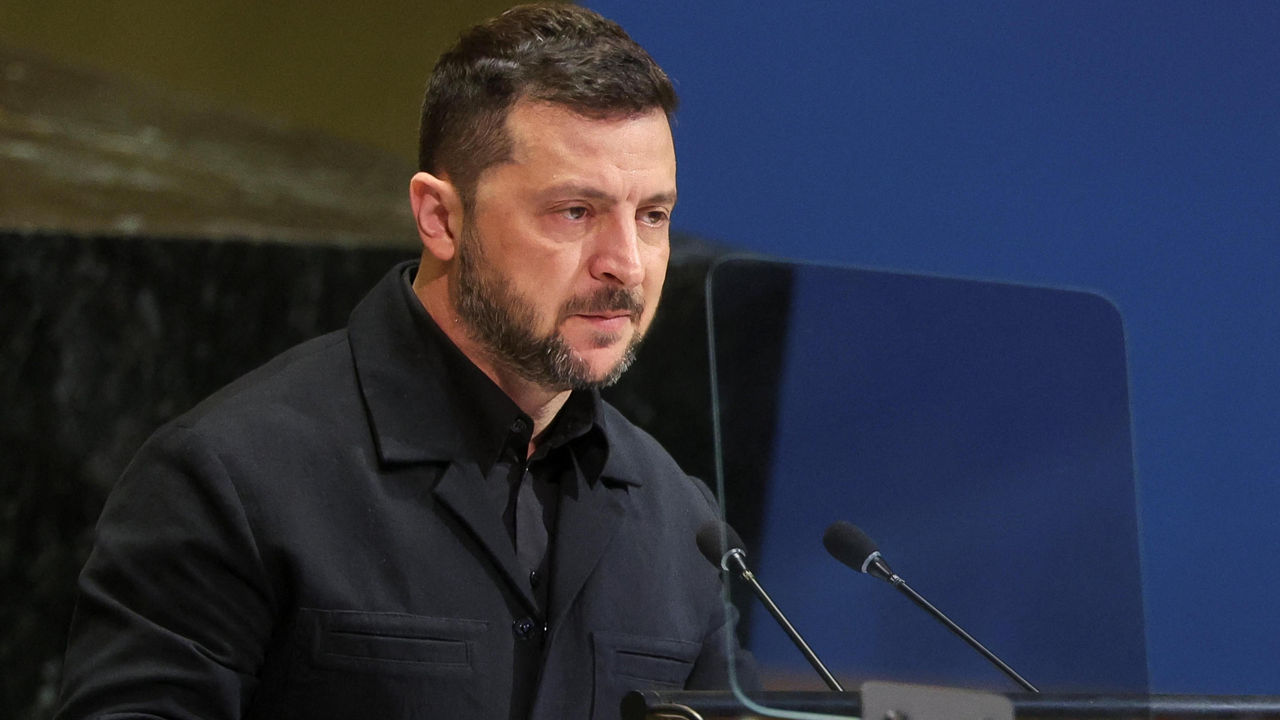 Зеленский: Чиновники в Кремле должны остановить войну или искать бомбоубежища.