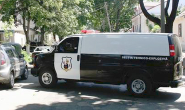 Alertă cu bombă! Poliţia a fost informată că un obiect explozibil s-ar afla într-un bloc de locuit din sectorul Buiucani al capitalei.