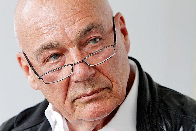 Телеведущий Владимир Познер.