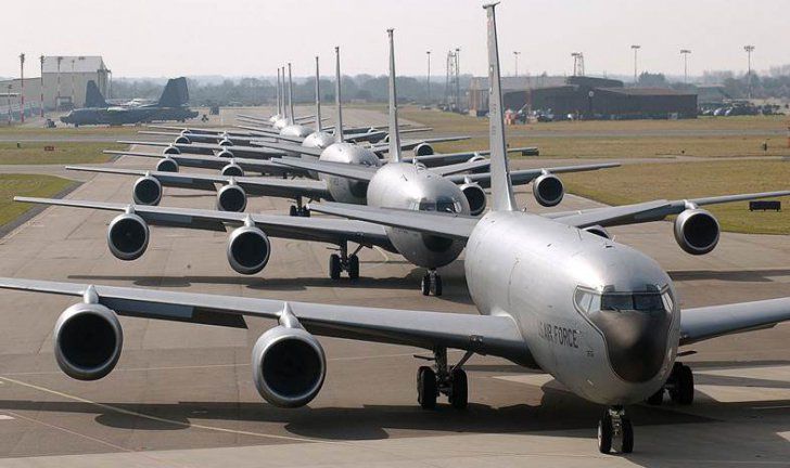 Atac la o bază aeriană a SUA din Marea Britanie. 