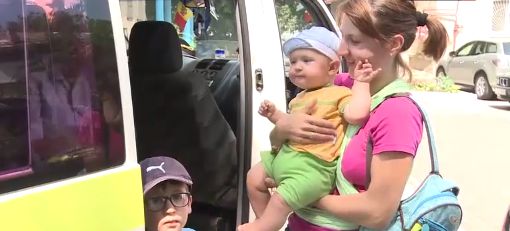 O femeie a fost atacată şi jefuită ziua în amiaza mare pe o stradă din sectorul Buiucani.