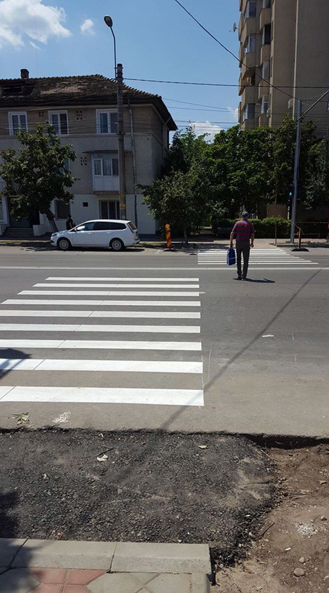Poza zilei: Cea mai sofisticată trecere pentru pietoni. Foto: ziaruldeiasi.ro
