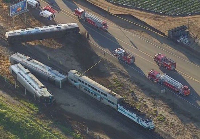 Un tren de pasageri a deraiat în Statele Unite. Foto: businessmagazin.ro