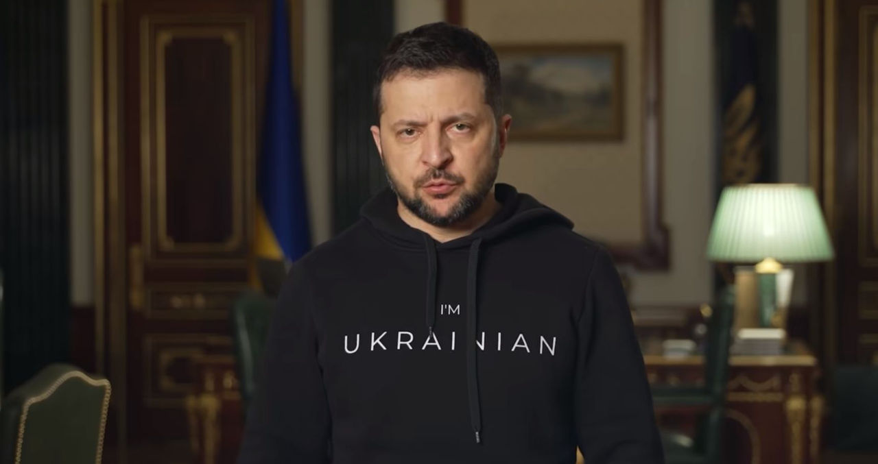 Зеленский заявил об очередной "очистке" Украины от людей с паспортом РФ.