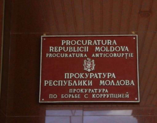 Прокуроры проводят  обыски у 3 сотрудников НИОБ: они задержаны на 72 часа.
