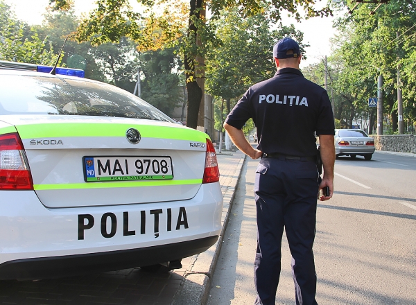 O masina a Inspectoratului National de Patrulare s-a ciocnit cu un vehicul de marca Opel.